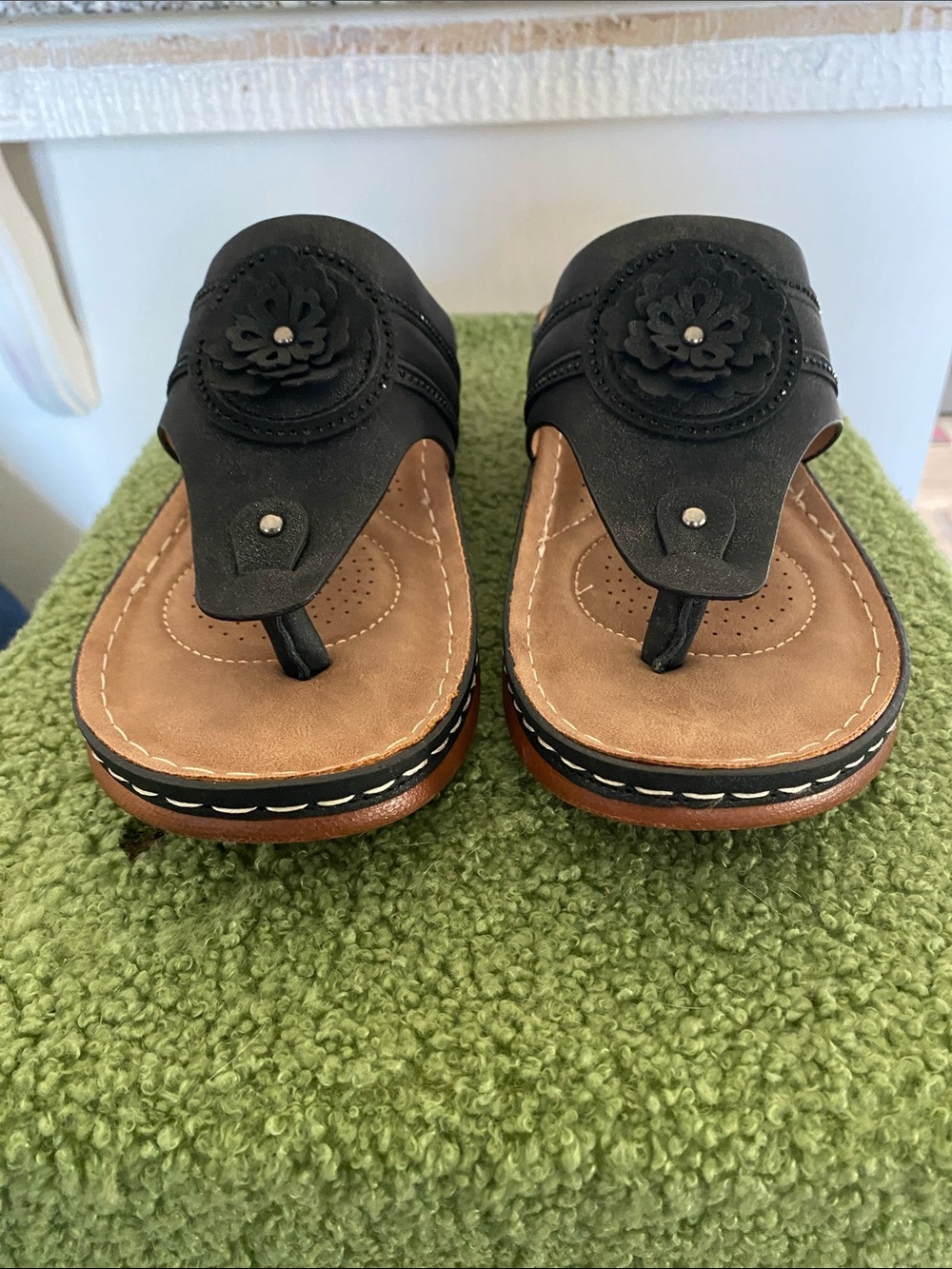 Women's Black Floral Thong Sandals with Cushioned Footbed